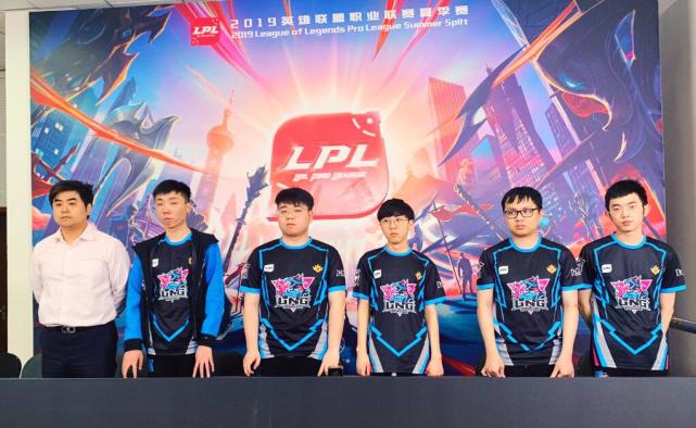 对紧弱玩家 对紧弱玩家